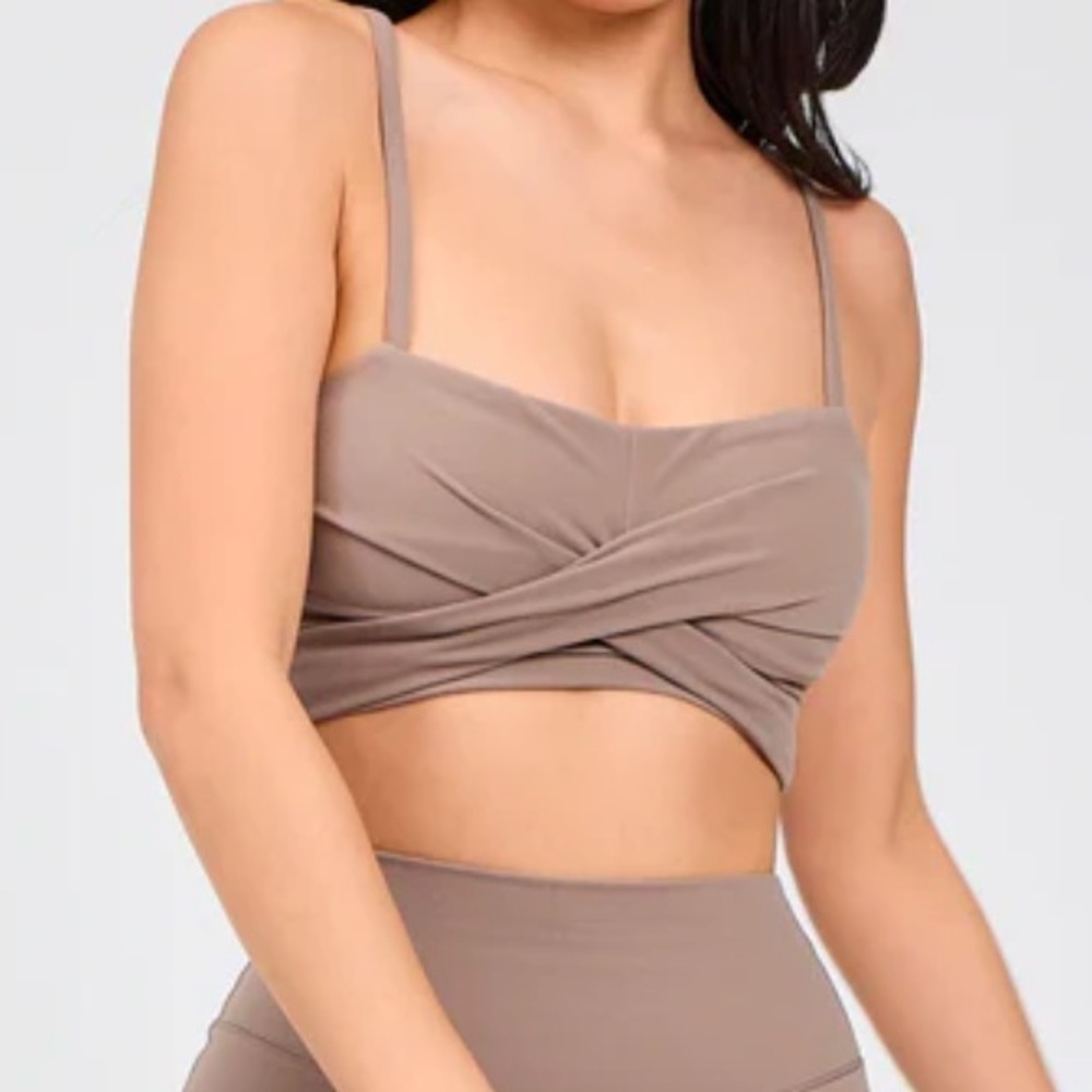 BuffBunny Ivy Wrap Sports Bra - Chai Latte
Size Large